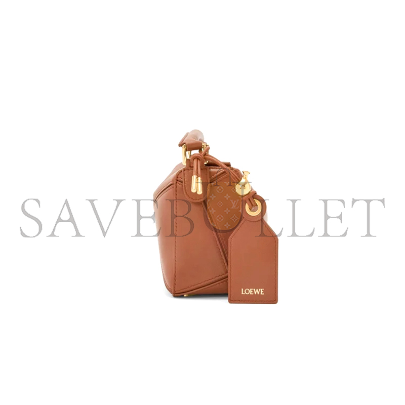 LOEWE MINI FEATHERLIGHT PUZZLE BAG IN NAPPA LAMBSKIN A510PLIX04 (17.5*12.5*7.5cm) LOEWE MINI FEATHERLIGHT PUZZLE BAG IN NAPPA LAMBSKIN A510PLIX04 (17.5*12.5*7.5cm)